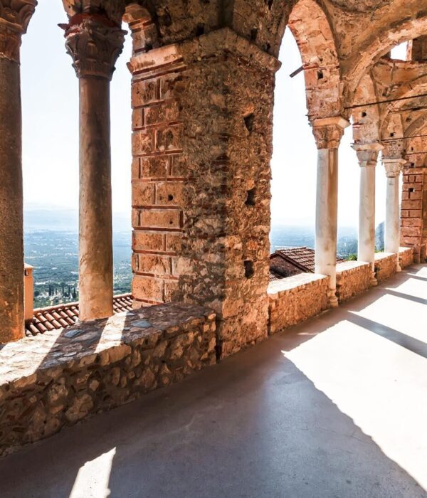 Sparta and Mystras: Warriors and Byzantine Wonders – Day Trip from Athens